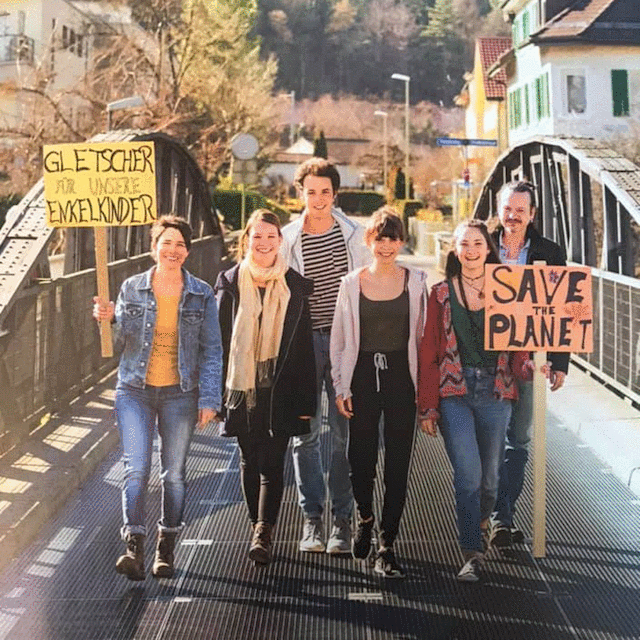 Vor knapp einem Jahr zogen rund 500 Schülerinnen und Schüler zum ersten Klimastreik durch die Strassen von Zürich und forderten mehr Klimaschutz. E ...